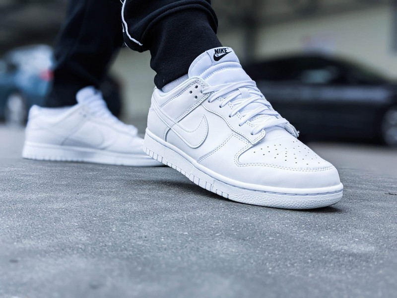 Nike dunk lows outlet white